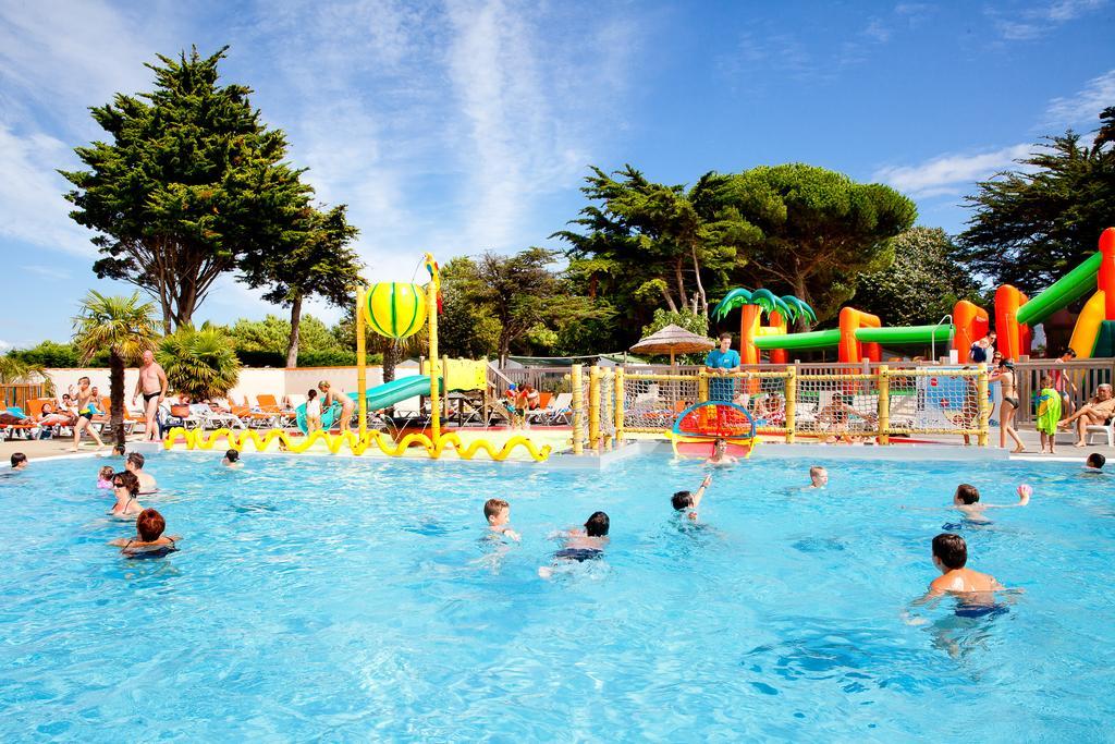 Camping Les Peupliers La Flotte Exterior photo